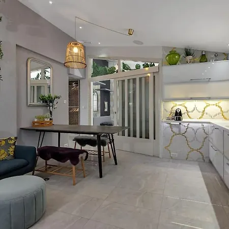 2 Bedroom 'marley' Apartment Makarska