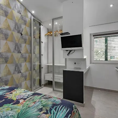 2 Bedroom 'marley' Makarska